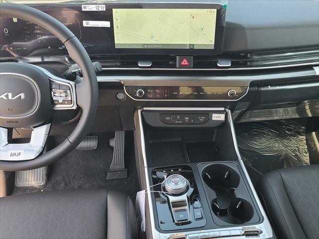 new 2025 Kia Carnival Hybrid car, priced at $52,780