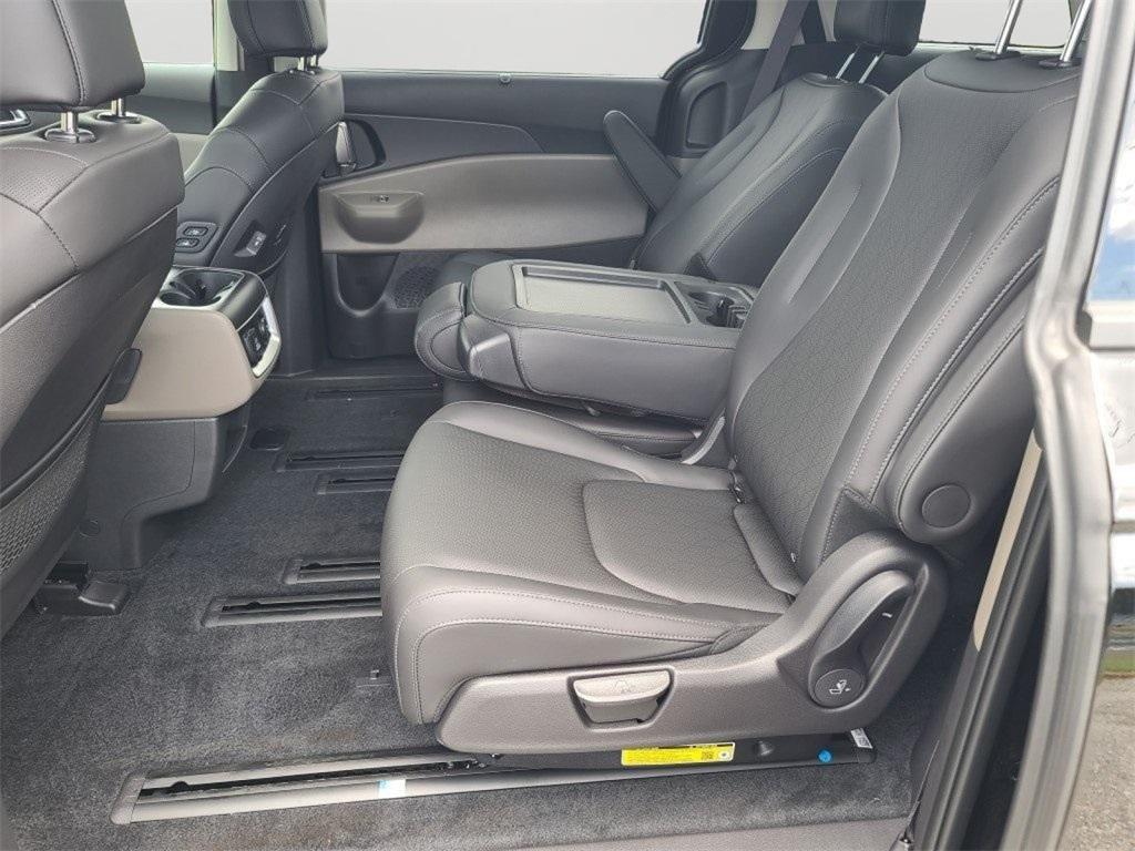 new 2026 Kia Carnival Hybrid car, priced at $46,296