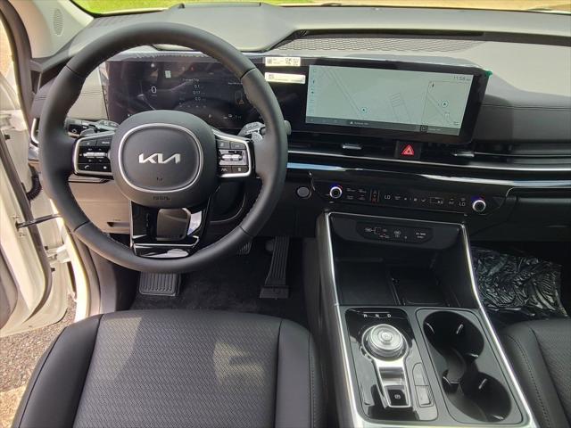 new 2026 Kia Carnival Hybrid car, priced at $55,660
