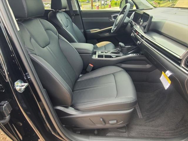 new 2025 Kia Sorento car, priced at $39,410