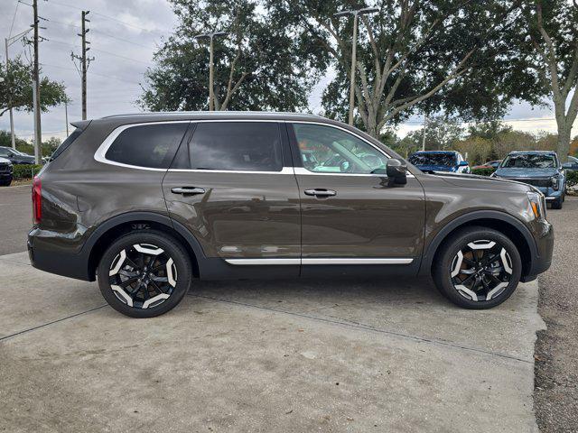 used 2025 Kia Telluride car, priced at $34,404