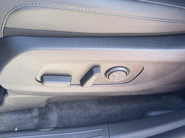 new 2025 Kia Carnival car, priced at $39,420