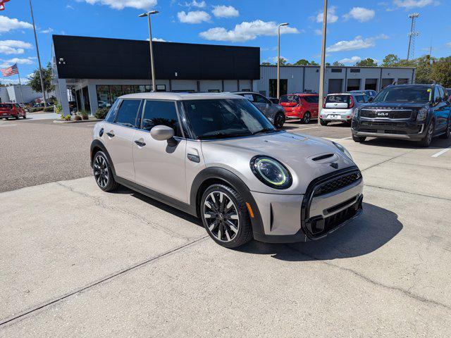 used 2022 MINI Hardtop car, priced at $22,366