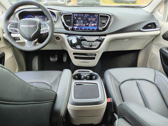 used 2024 Chrysler Pacifica car, priced at $30,617