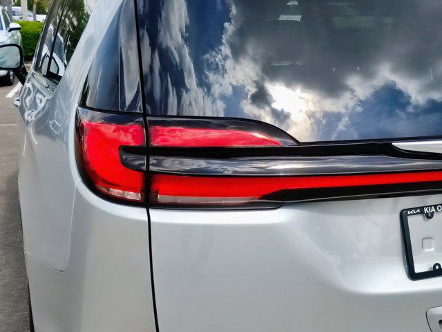 used 2024 Chrysler Pacifica car, priced at $30,617