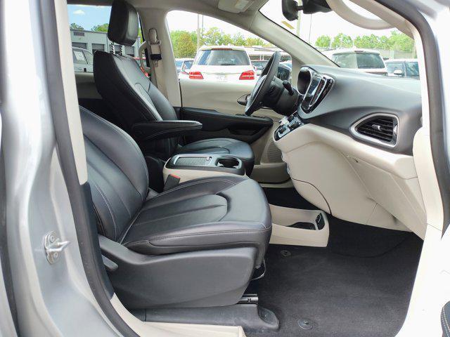 used 2024 Chrysler Pacifica car, priced at $30,617