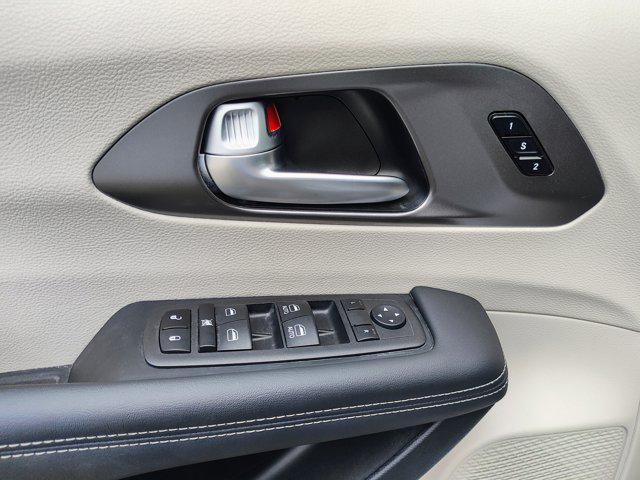 used 2024 Chrysler Pacifica car, priced at $30,617