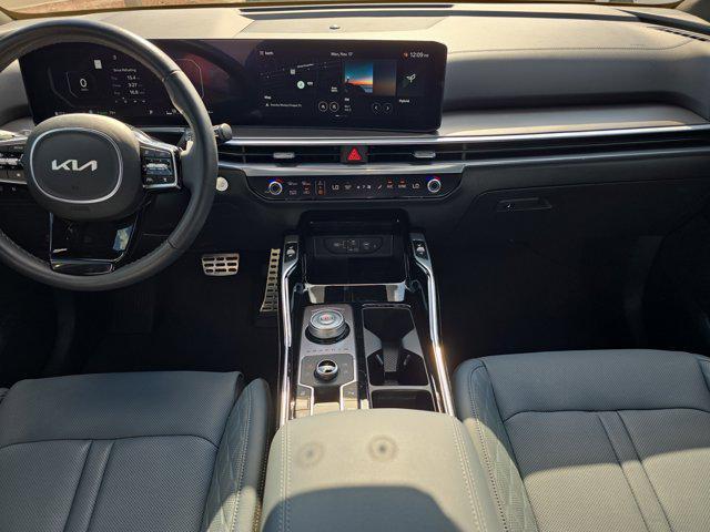 used 2025 Kia Sorento Hybrid car, priced at $40,130