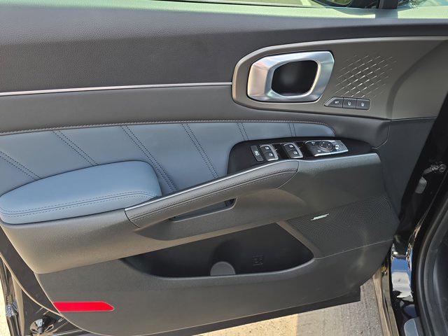 used 2025 Kia Sorento Hybrid car, priced at $40,130