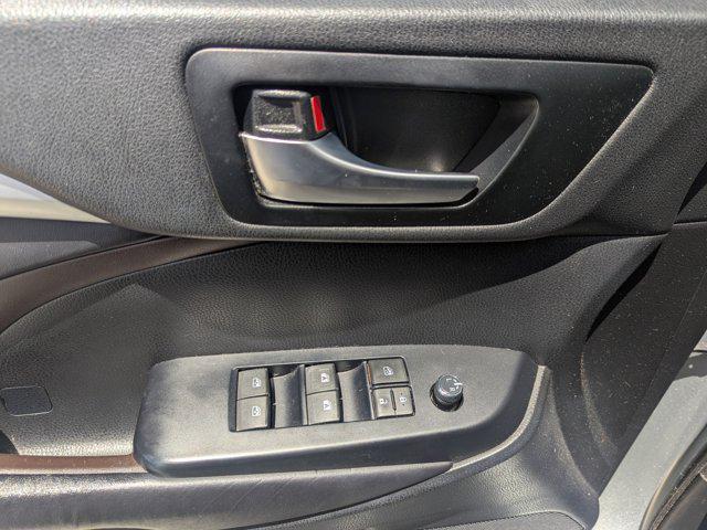 used 2019 Toyota Highlander car, priced at $24,916
