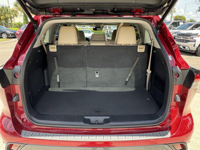 used 2021 Toyota Highlander Hybrid car, priced at $35,895