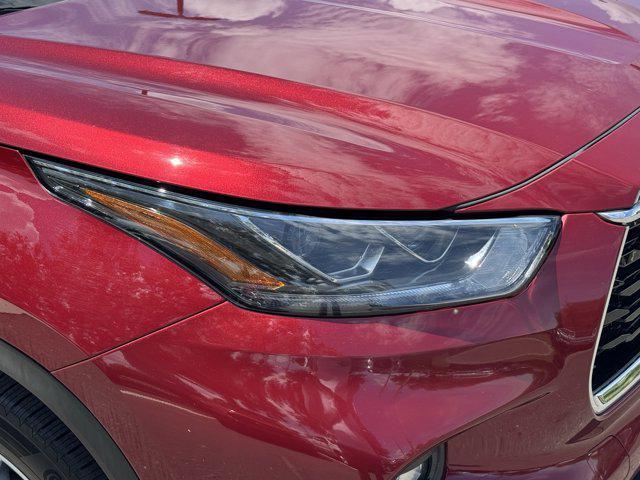 used 2021 Toyota Highlander Hybrid car, priced at $35,895