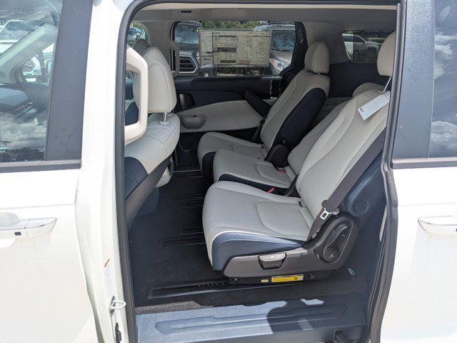 new 2025 Kia Carnival car, priced at $40,635