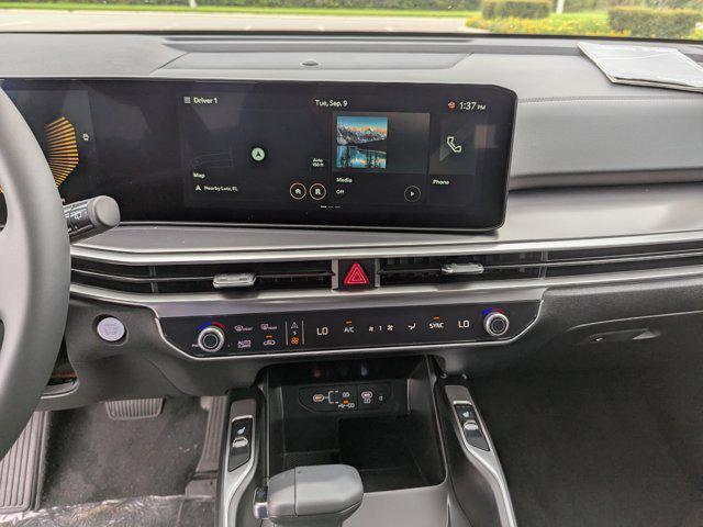 new 2025 Kia Sorento car, priced at $32,617