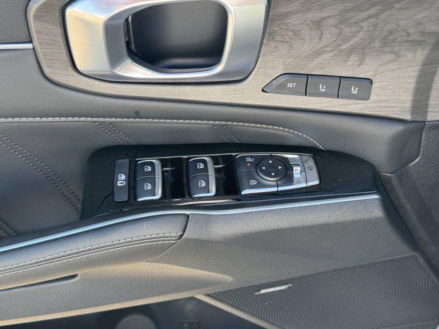 new 2025 Kia Sorento car, priced at $43,870