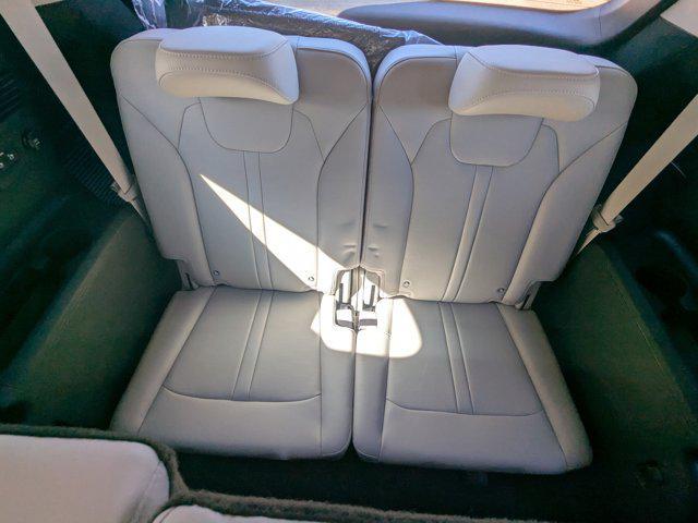 new 2025 Kia Sorento car, priced at $33,858