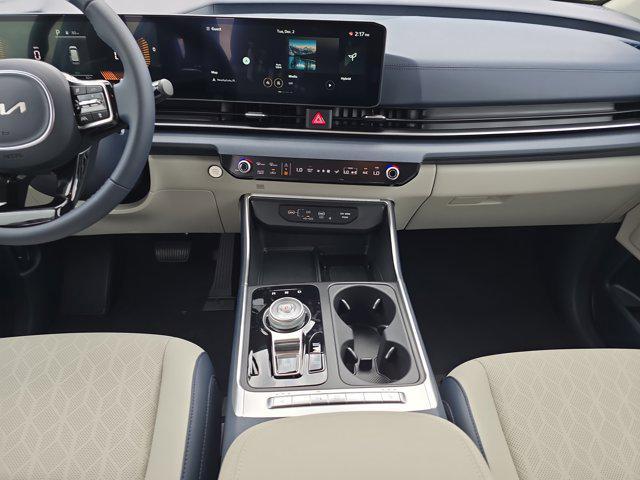 new 2026 Kia Carnival Hybrid car, priced at $45,004