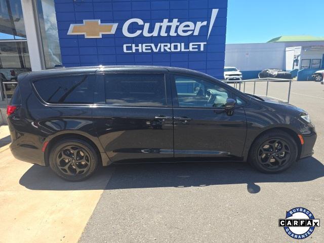 used 2022 Chrysler Pacifica Hybrid car, priced at $28,100