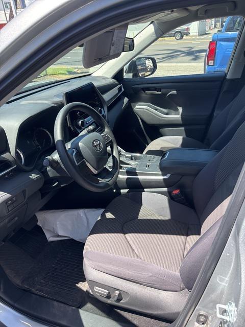 used 2023 Toyota Highlander car, priced at $39,074