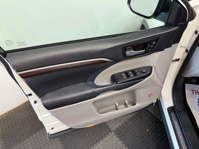 used 2014 Toyota Highlander car, priced at $13,995
