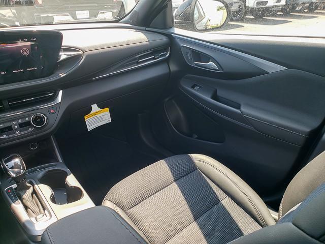 new 2025 Buick Envista car, priced at $27,125