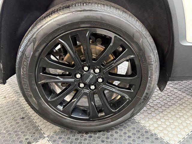 used 2022 GMC Acadia car, priced at $21,995