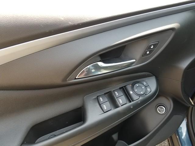 new 2025 Buick Envista car, priced at $27,125