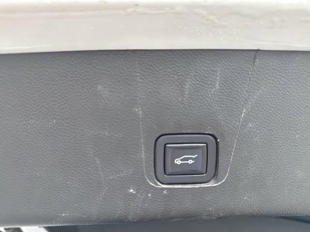 used 2023 Chevrolet Traverse car, priced at $33,595