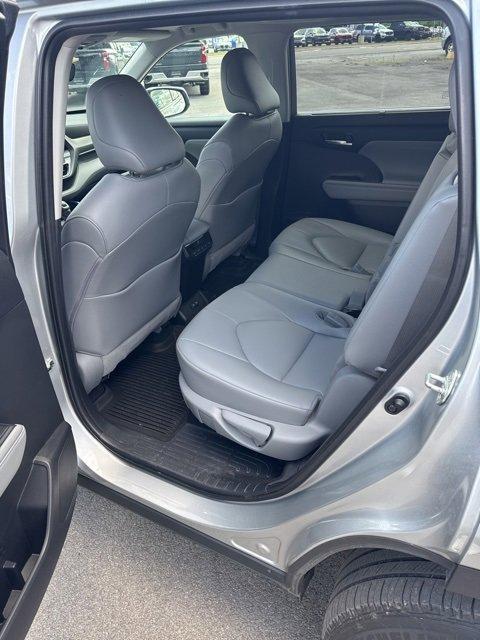 used 2021 Toyota Highlander car, priced at $34,680