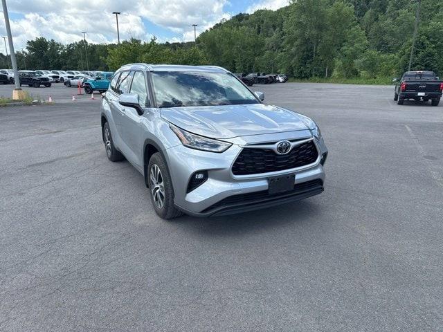 used 2021 Toyota Highlander car, priced at $34,680