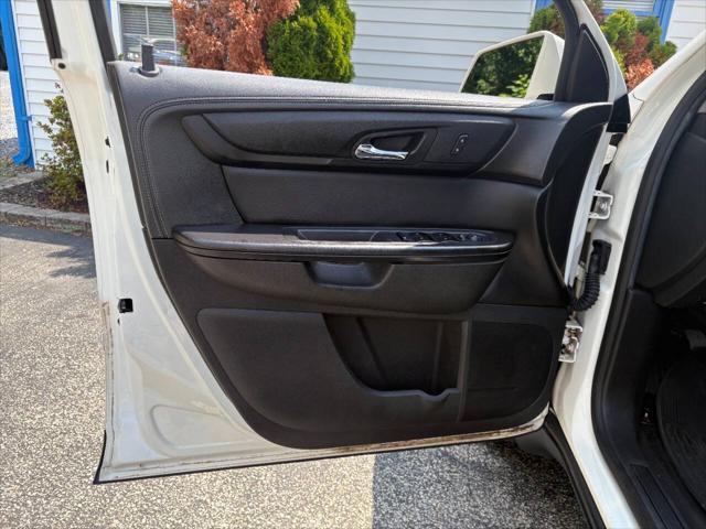 used 2015 Chevrolet Traverse car, priced at $10,995