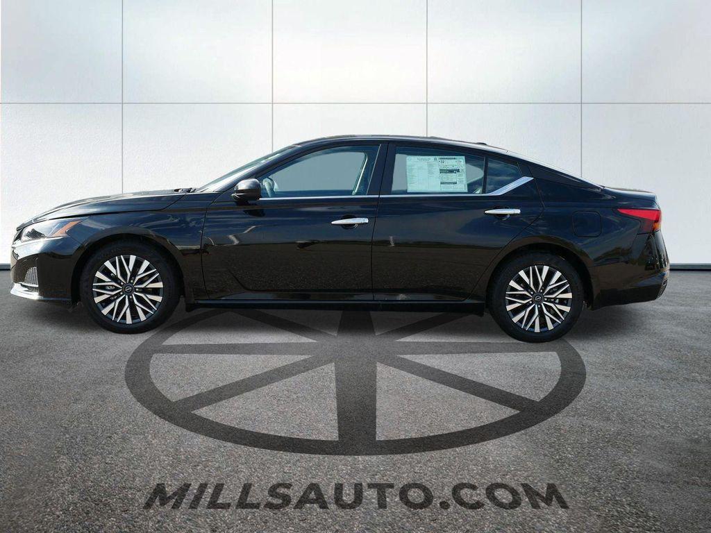 new 2025 Nissan Altima car, priced at $31,080