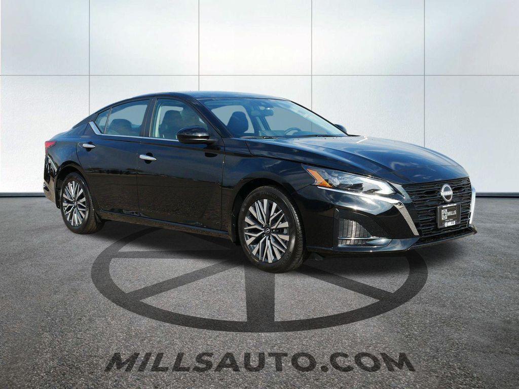new 2025 Nissan Altima car, priced at $31,080