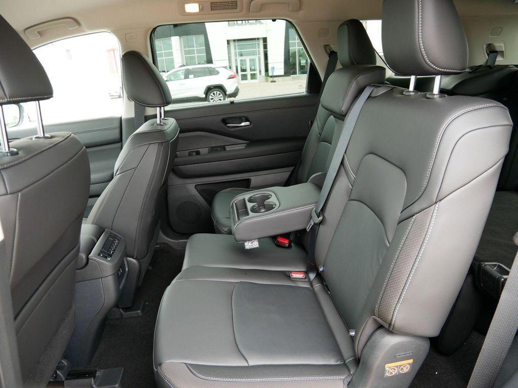new 2025 Nissan Pathfinder car, priced at $39,412
