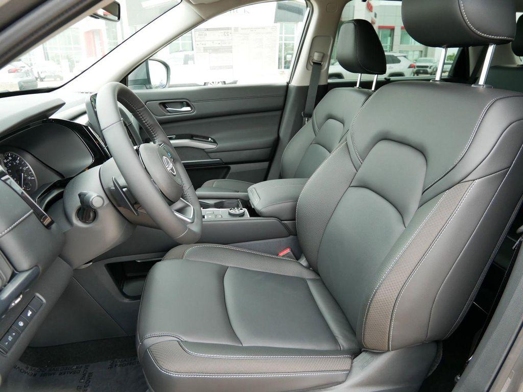 new 2025 Nissan Pathfinder car, priced at $39,412