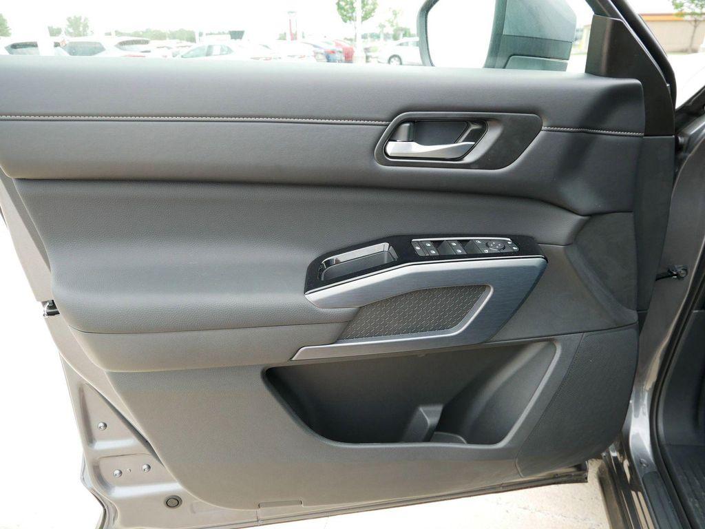 new 2025 Nissan Pathfinder car, priced at $39,412