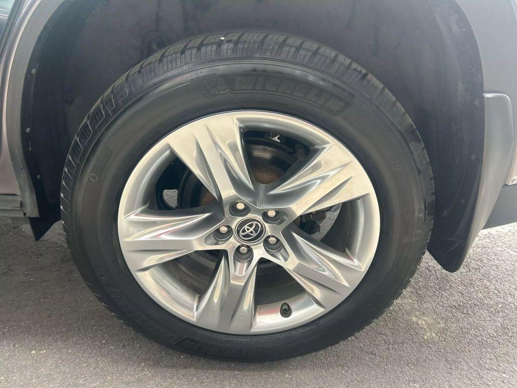 used 2019 Toyota Highlander Hybrid car, priced at $30,995