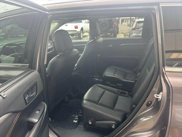 used 2019 Toyota Highlander Hybrid car, priced at $33,495