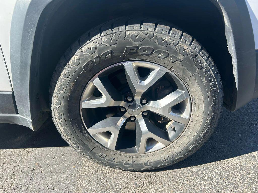 used 2016 Jeep Cherokee car, priced at $12,295