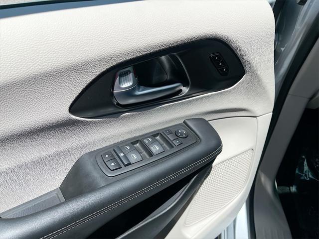 used 2024 Chrysler Pacifica car, priced at $31,000