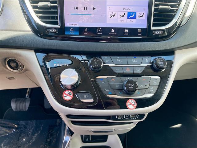 used 2024 Chrysler Pacifica car, priced at $31,000