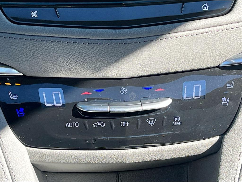 used 2025 Cadillac XT5 car, priced at $44,000
