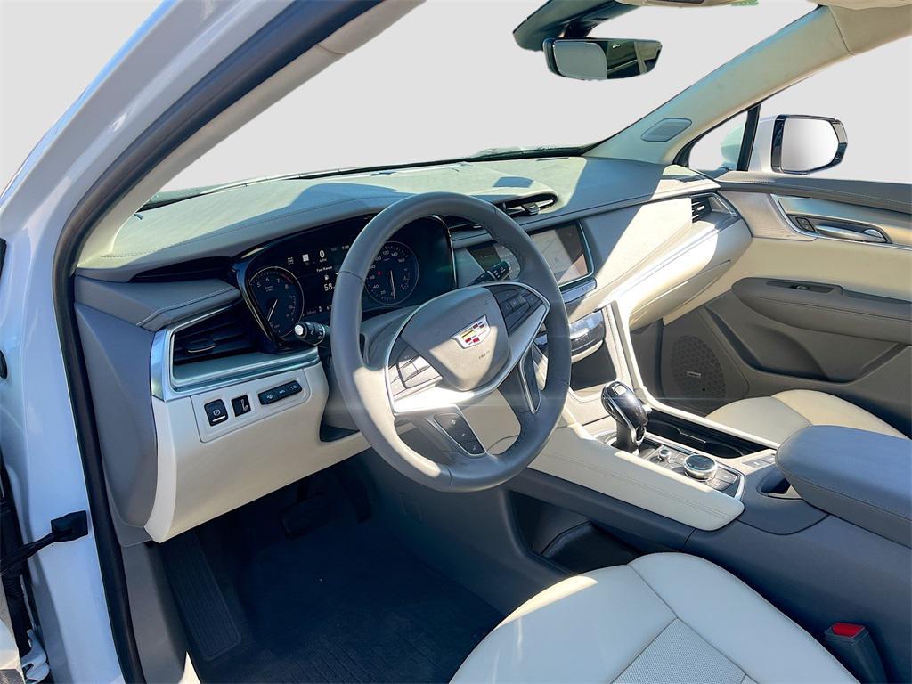 used 2025 Cadillac XT5 car, priced at $44,000