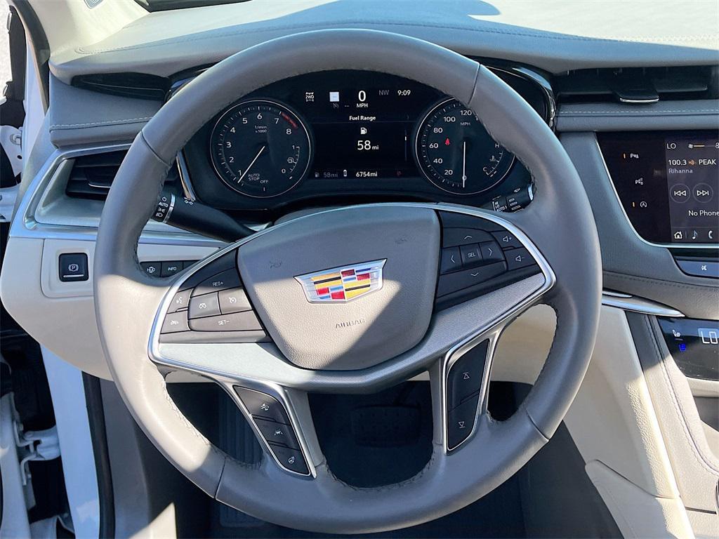 used 2025 Cadillac XT5 car, priced at $44,000