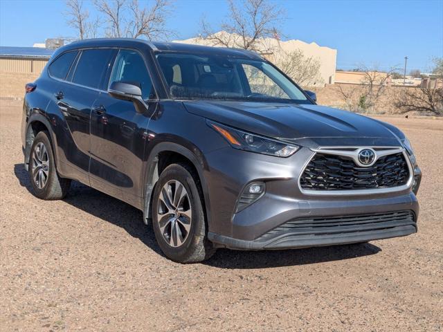 used 2022 Toyota Highlander car, priced at $31,400