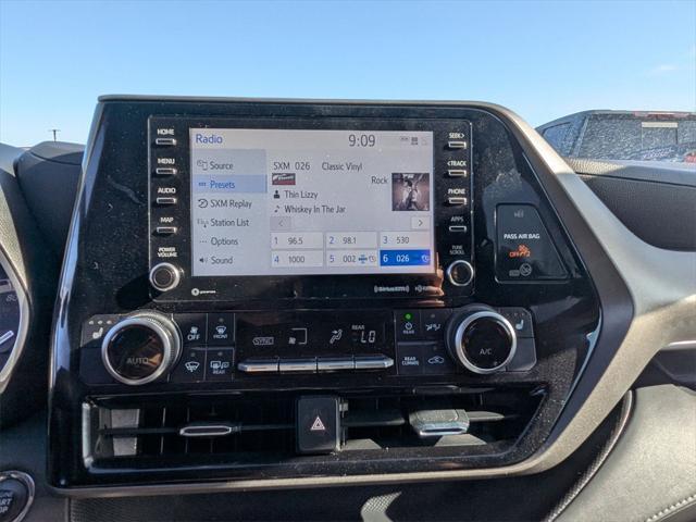 used 2022 Toyota Highlander car, priced at $31,400