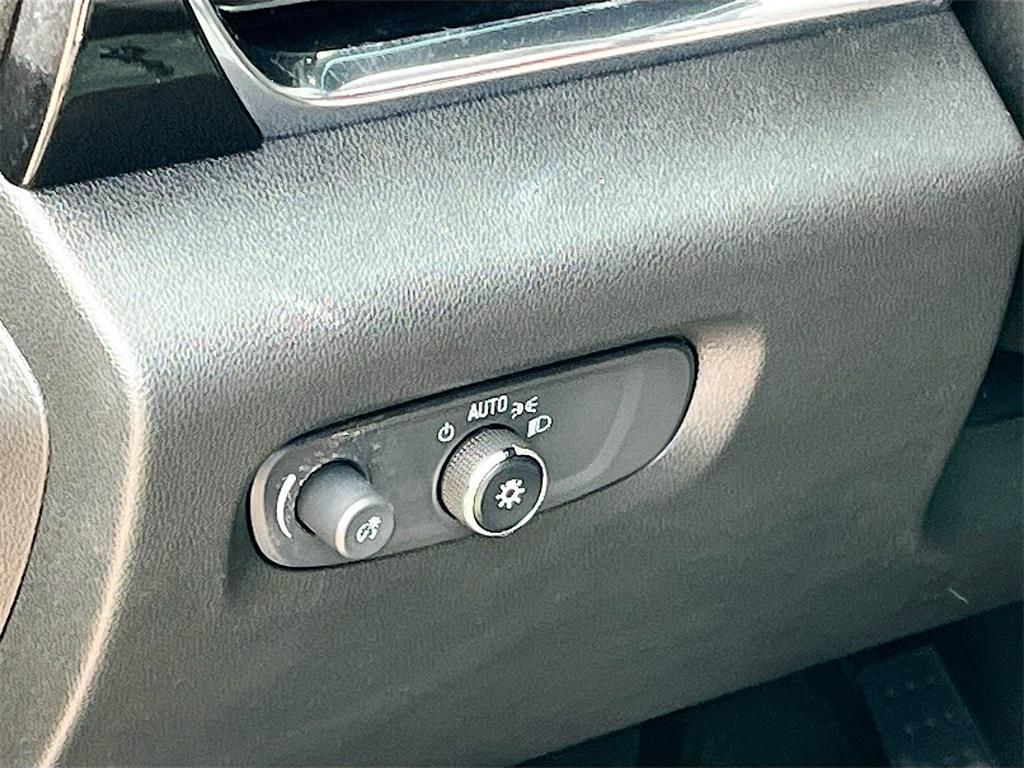 used 2023 Chevrolet Traverse car, priced at $34,000