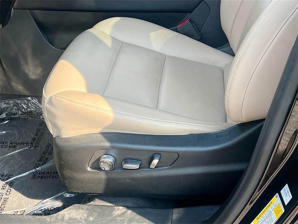 used 2024 Cadillac XT4 car, priced at $33,600