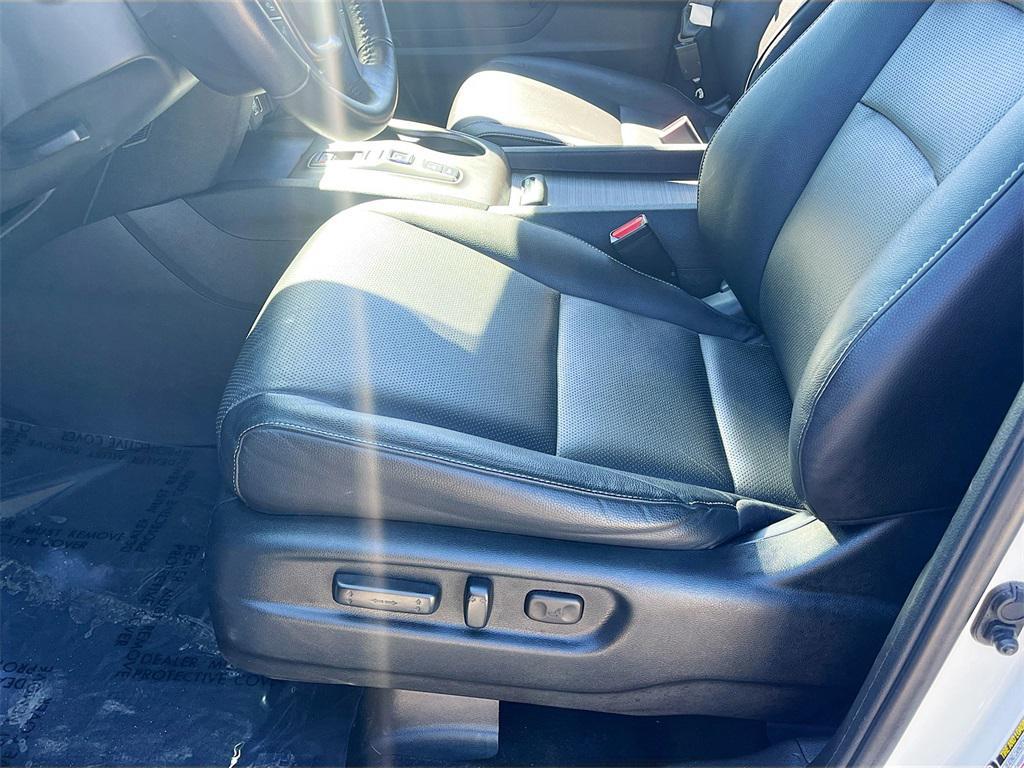 used 2022 Honda Ridgeline car, priced at $27,300