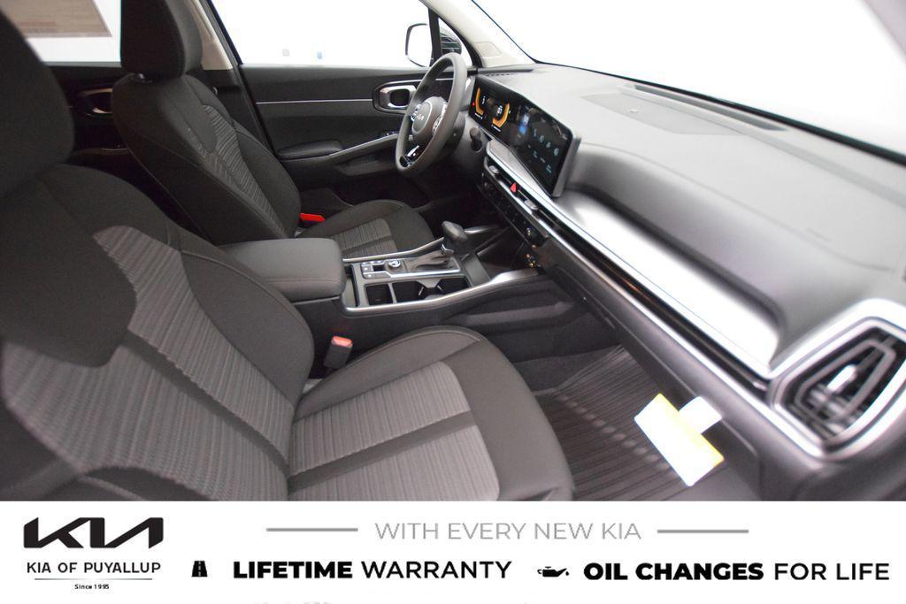 new 2025 Kia Sorento car, priced at $32,495